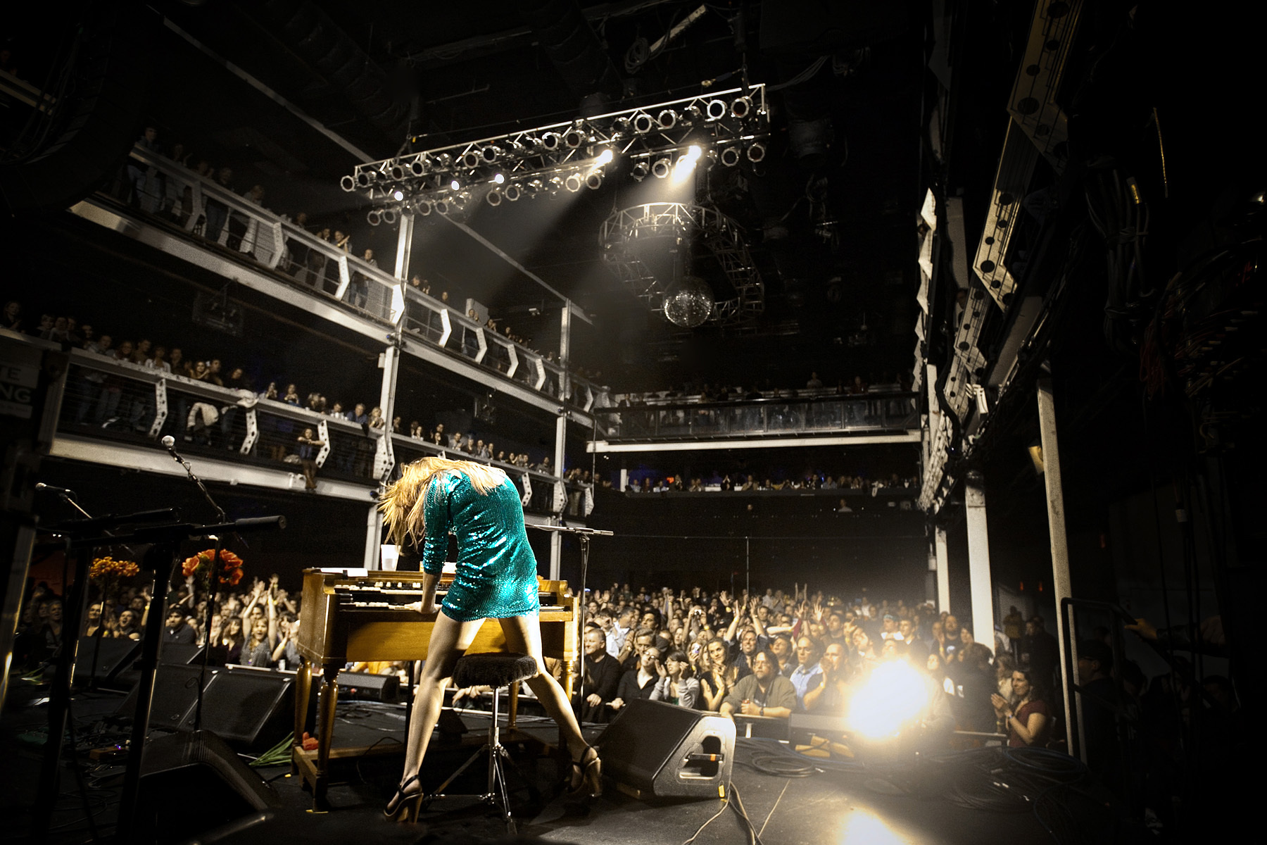 Music (���-����). ������ ���� (Adrien Broom) - ����������� ������������ �������������. ��������������� ����������