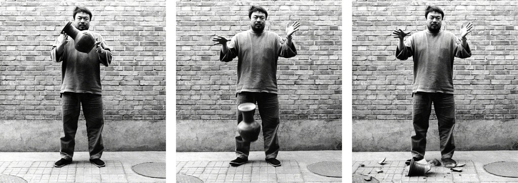 Dropping a Han Dynasty Urn, 1995. ���������� ���� �������� ����. �� ������ (Ai Weiwei) - ����������� ��������� ��������. ����������� ���������