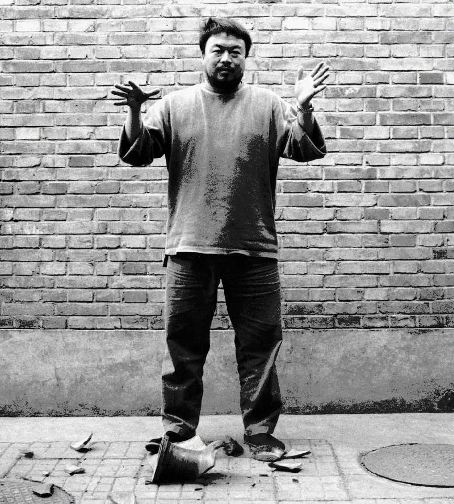 Dropping a Han Dynasty Urn, 1995. ���������� ���� �������� ����. �� ������ (Ai Weiwei) - ����������� ��������� ��������. ����������� ���������