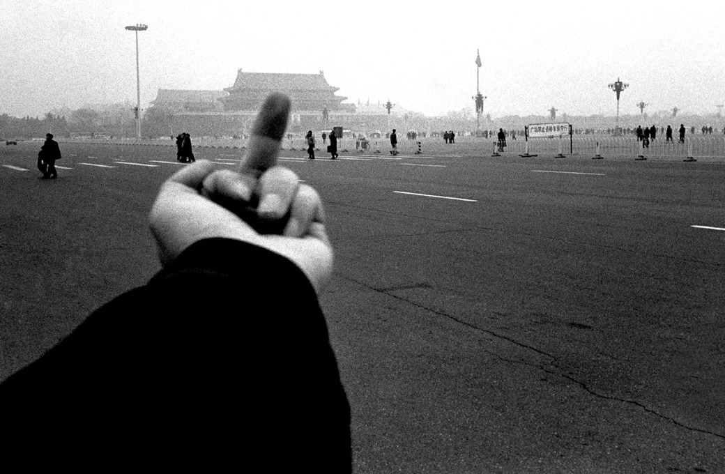  Fuck Off, 1995-2000 ().   (Ai Weiwei) -   .  