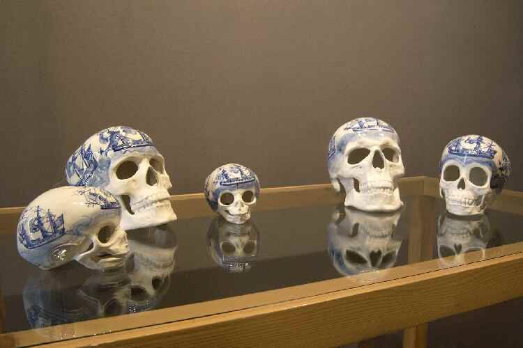 English Family China, 1998. ������� ������� (Christine Borland) - ����������� ����������� ���������. ������� ���������� ���������, YBA