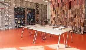 ����� ������� (Ciara Phillips). ����������� ���������. �������� � ������� Showroom. ������ �������