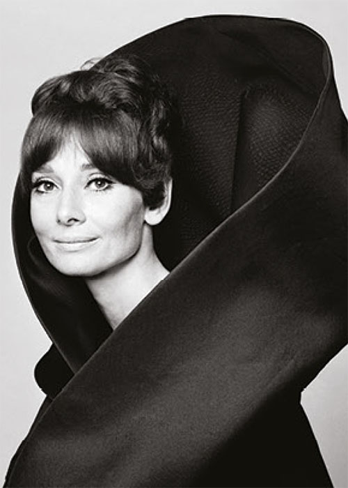   (Audrey Hepburn) in Valentino, Vogue Italia, Rome, 1969.    (Gian Paolo Barbieri) -  -. -. -,  