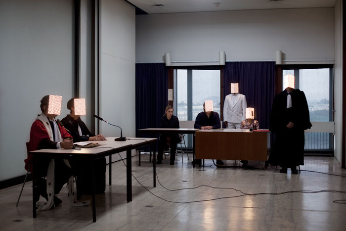 The Host and the Cloud, 2010. ���� ��� (Pierre Huyghe). ����������� ��������� �������