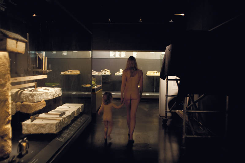 The Host and the Cloud, 2010. ���� ��� (Pierre Huyghe). ����������� ��������� �������