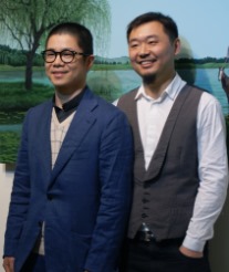 Tamen - ���-���� �� �����. � ������ ����� ������ ��������� ��� ����� (Lai Shengyu, �. 1978) � �� ������ (Yang Xiaogang, �. 1979)