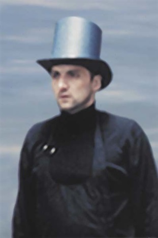 -. Lhomme au chapeau en buste , 2000.   (Xavier Veilhan) -   .   