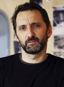 ������ ����� (Xavier Veilhan, �. 1964) - ����������� ����������� ��������, ���������, ��������, ����� �����������. � 2017 ���� ����������� ������� �� 57-�� ������������ ��������. ����